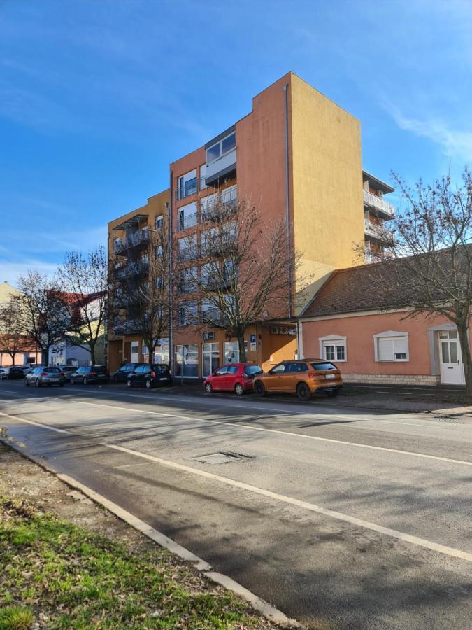 Apartman *Joy* Осієк Екстер'єр фото
